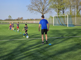 Trainingsavond S.K.N.W.K. JO7-1, JO11-1JM en JO12-1JM van maandag 8 april 2024 (9/79)